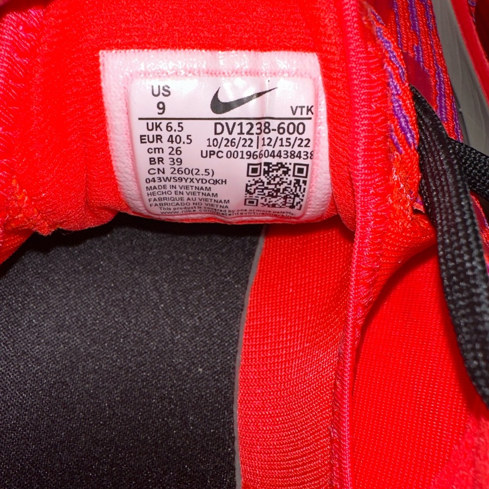 Nike, Women's MOTIVA, size 9. Crimson color